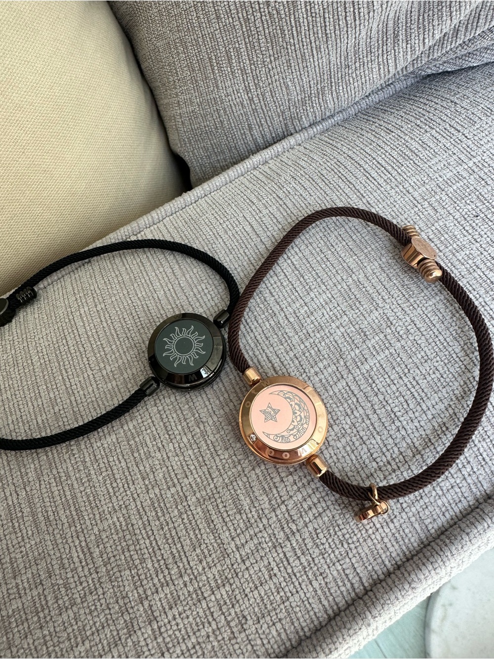 TOTWOO Sun and Moon Long Distance Touch Bracelets for Couples Black & Rose Gold